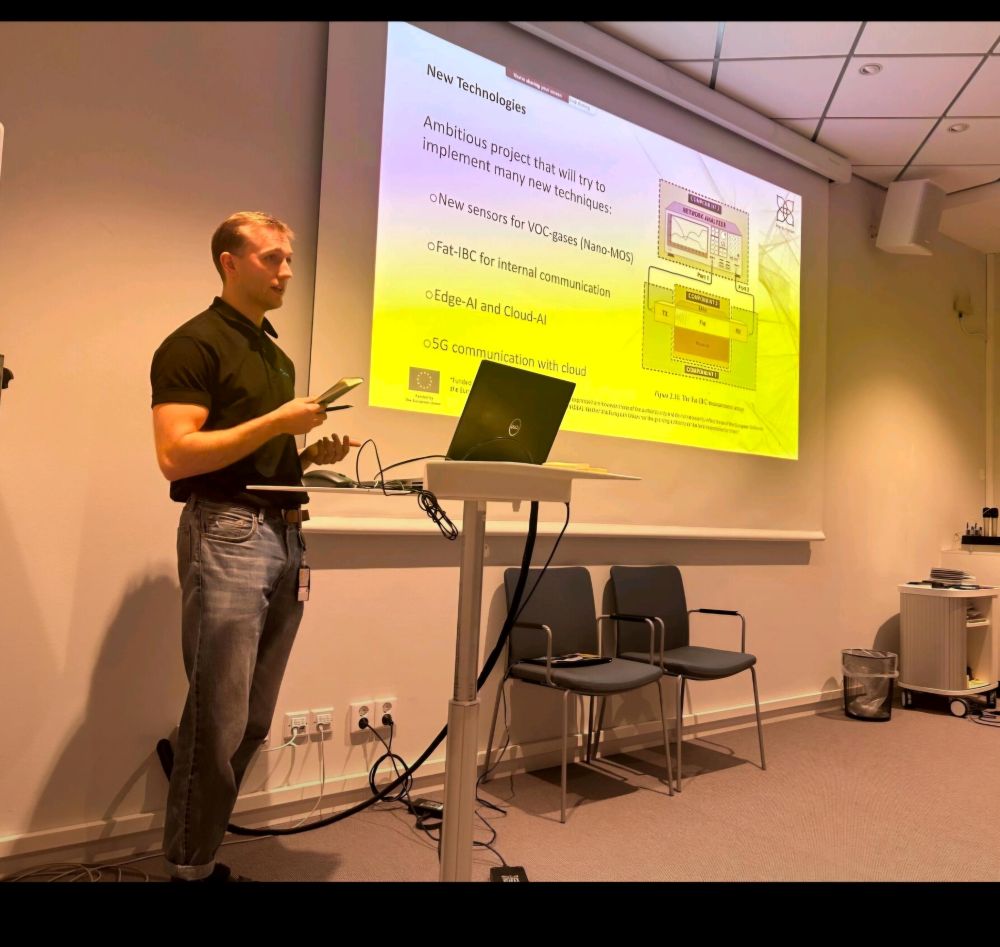 Jonahtan Karlsson presenting the PERSIMMON project at Mycronic's Sustainable Innovation Fund, February 2025